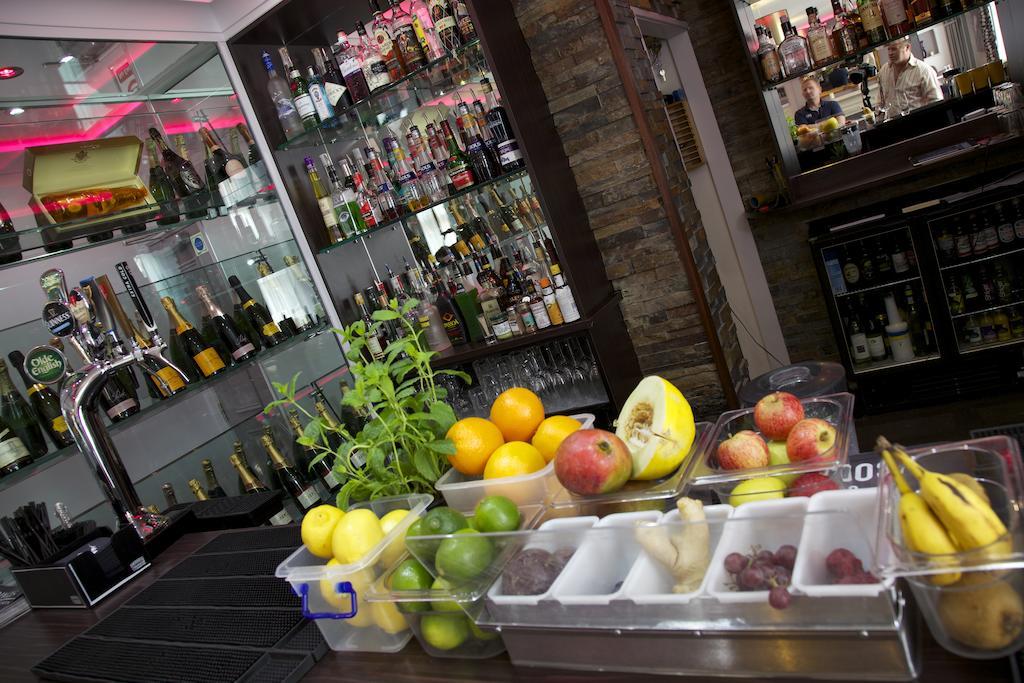 Carriages Telford Hotel ภายนอก รูปภาพ