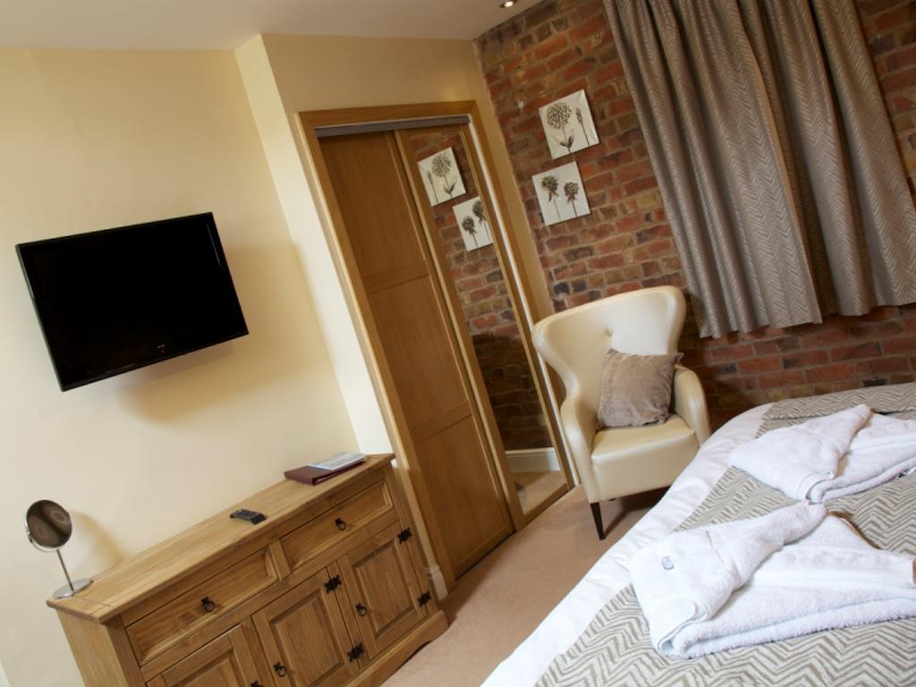 Carriages Telford Hotel ภายนอก รูปภาพ